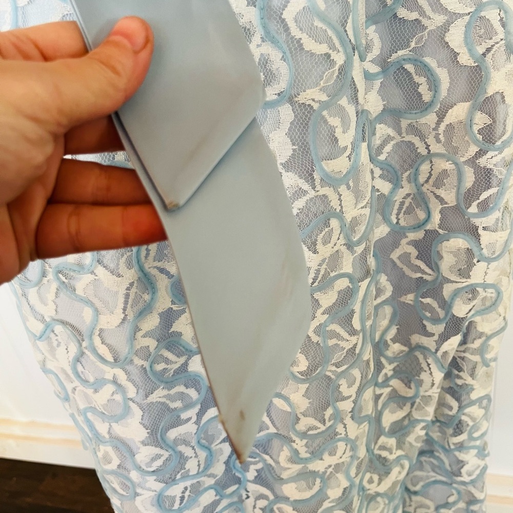 Vintage Blue and White Lace Gown with Satin Bow Small Unusual Pattern Applique - Picture 12 of 15